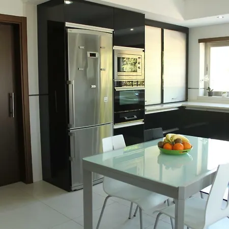 Sunset Villa, Alto De Patroves H *